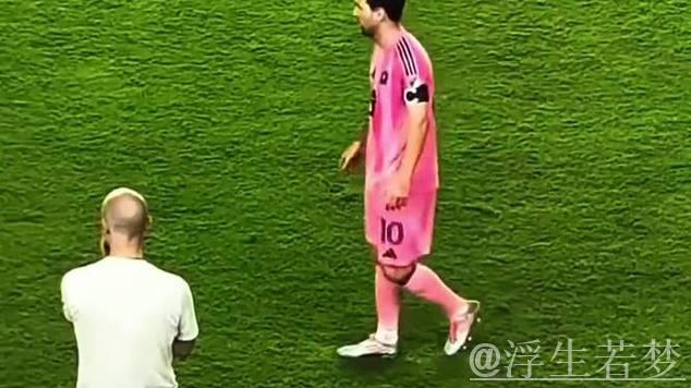 梅西散步不可怕,可怕的是他突然跑了起来! 梅西散步不可怕,可怕的是他突然跑了起来!